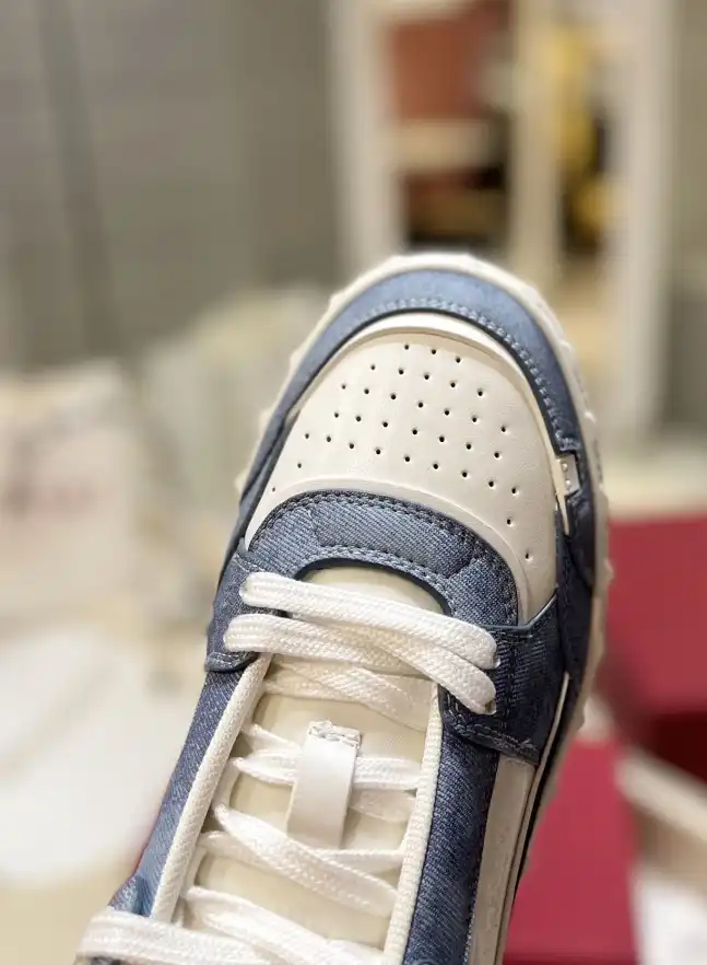 hype Valentino Sneakers