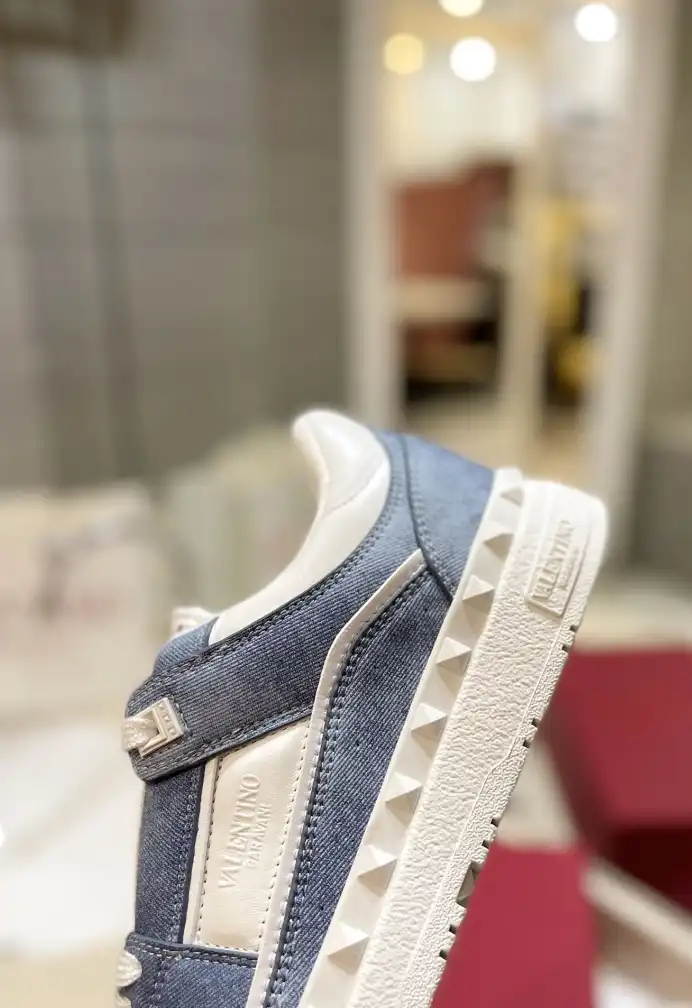 hype Valentino Sneakers