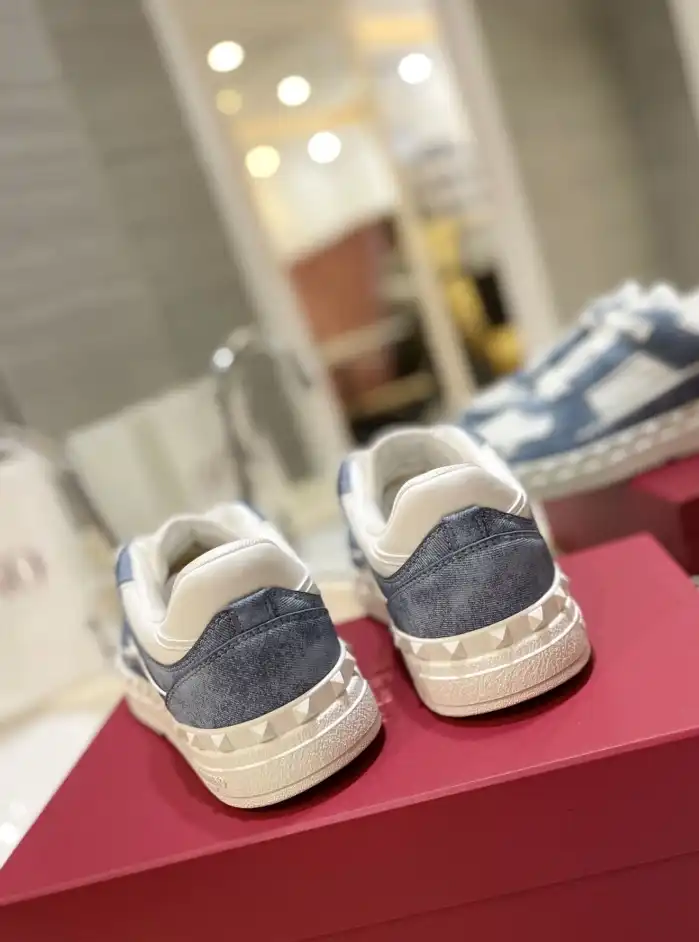 hype Valentino Sneakers