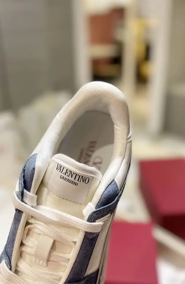 hype Valentino Sneakers