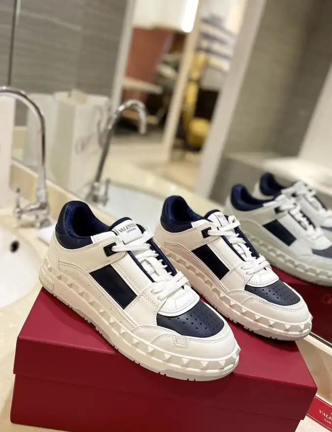 hype Valentino Sneakers