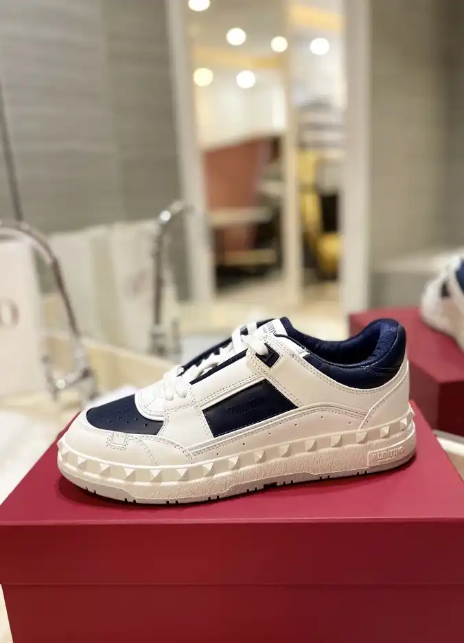 hype Valentino Sneakers