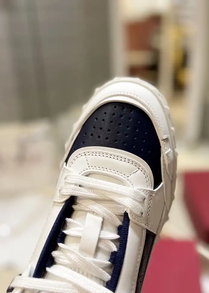 hype Valentino Sneakers