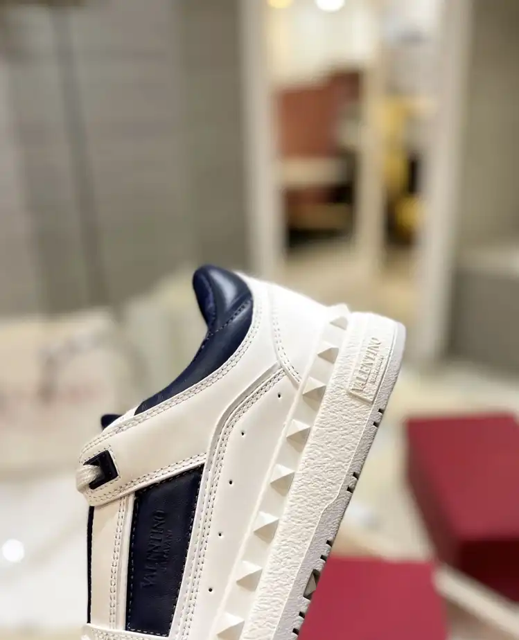 hype Valentino Sneakers