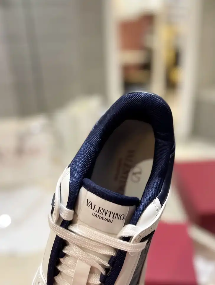 hype Valentino Sneakers