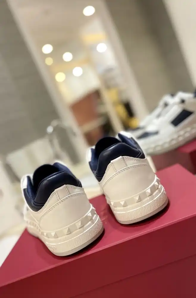 hype Valentino Sneakers