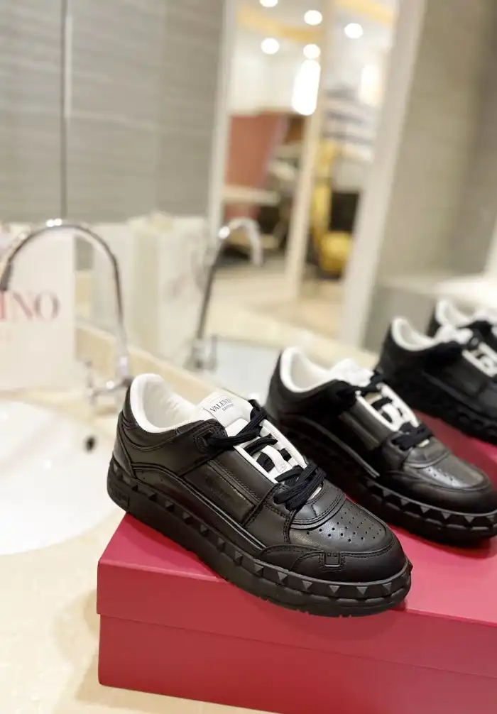 hype Valentino Sneakers