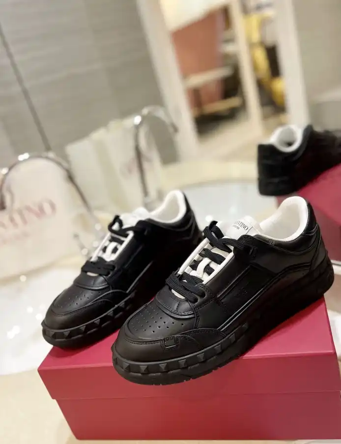 hype Valentino Sneakers