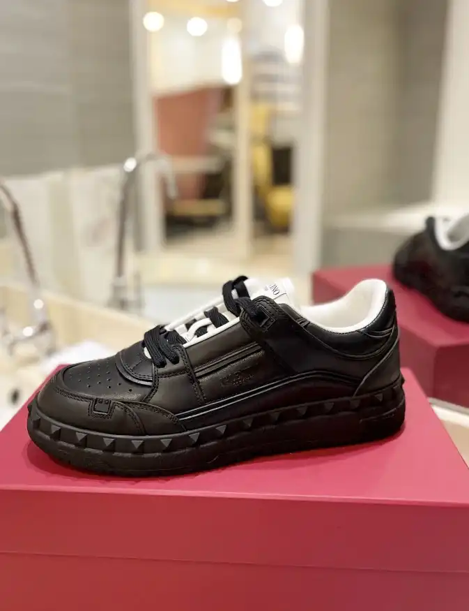 hype Valentino Sneakers