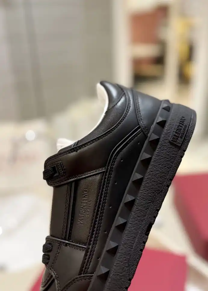 hype Valentino Sneakers