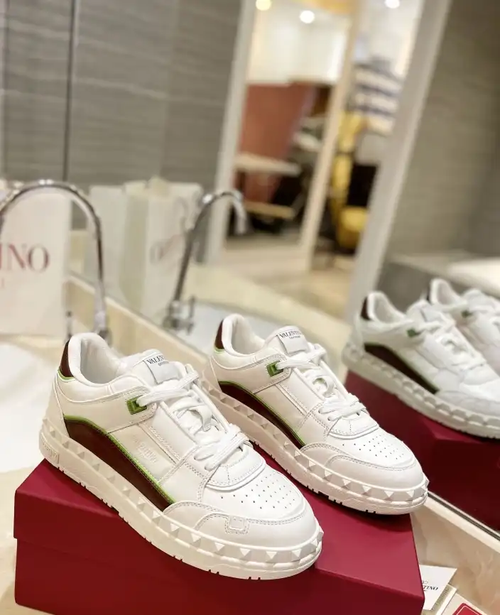 hype Valentino Sneakers