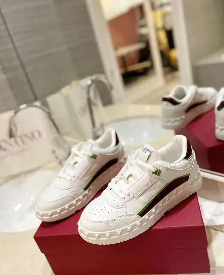 hype Valentino Sneakers