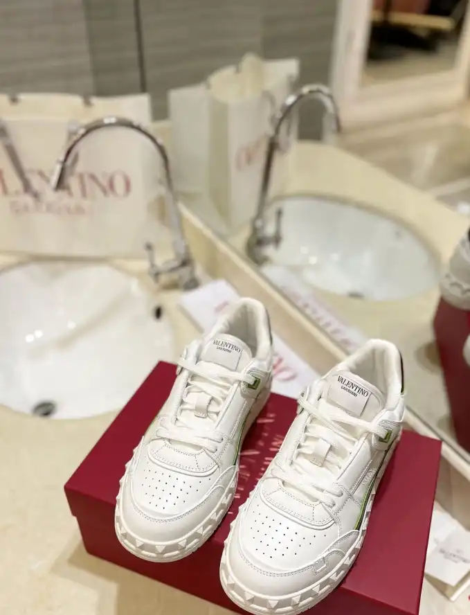 hype Valentino Sneakers