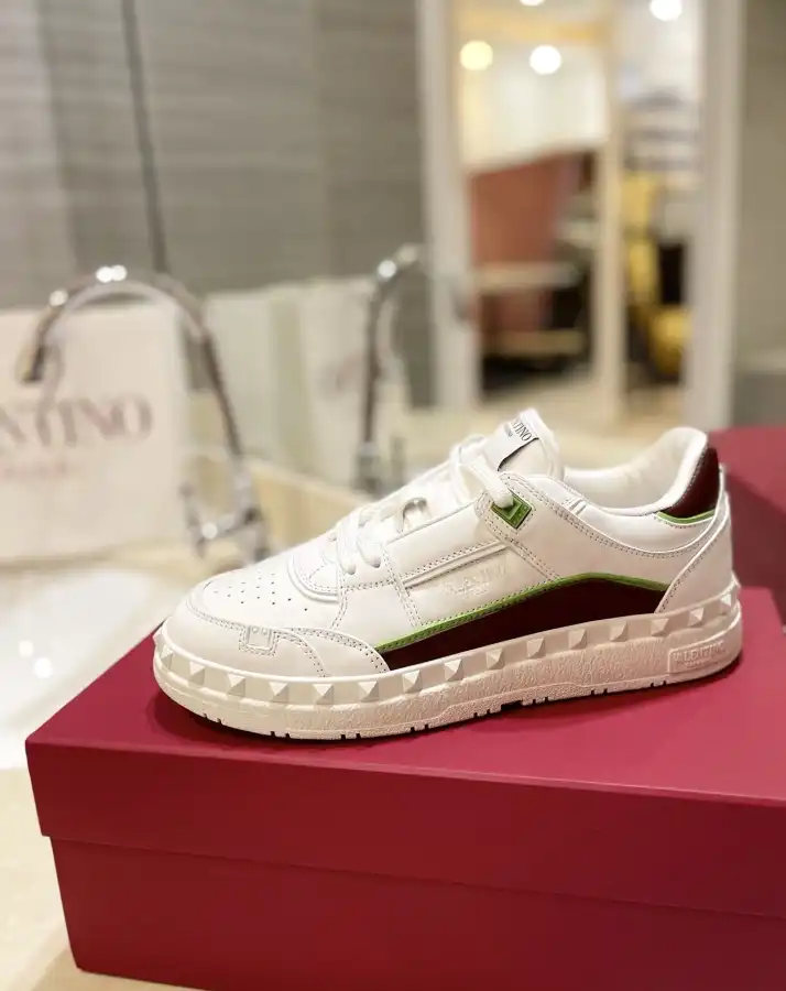 hype Valentino Sneakers