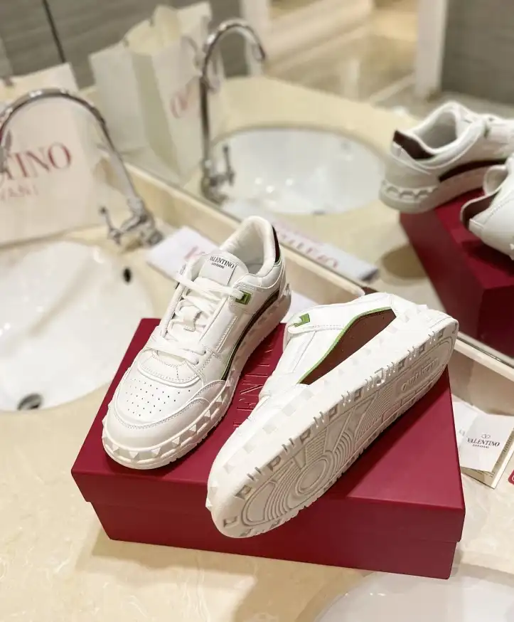 hype Valentino Sneakers