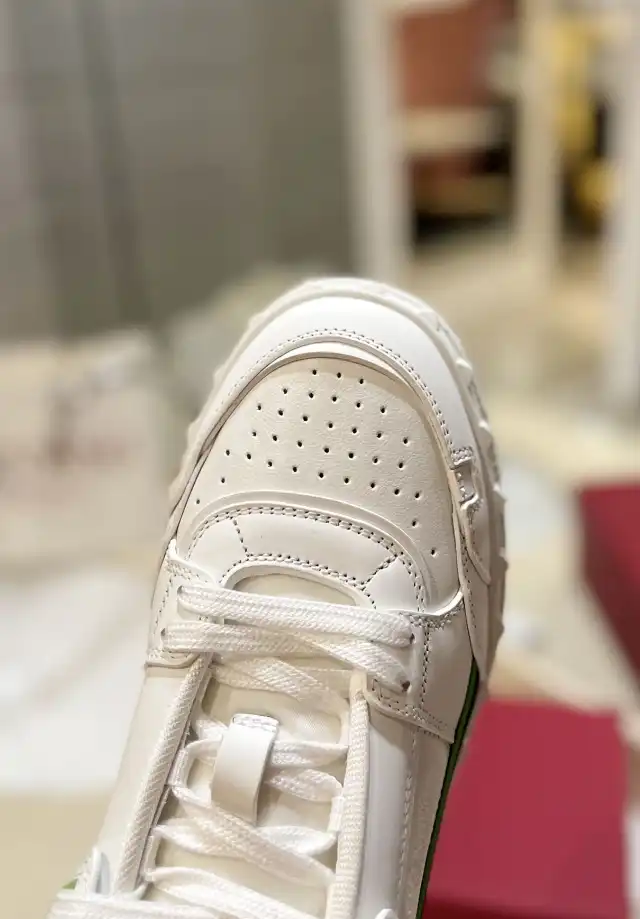 hype Valentino Sneakers