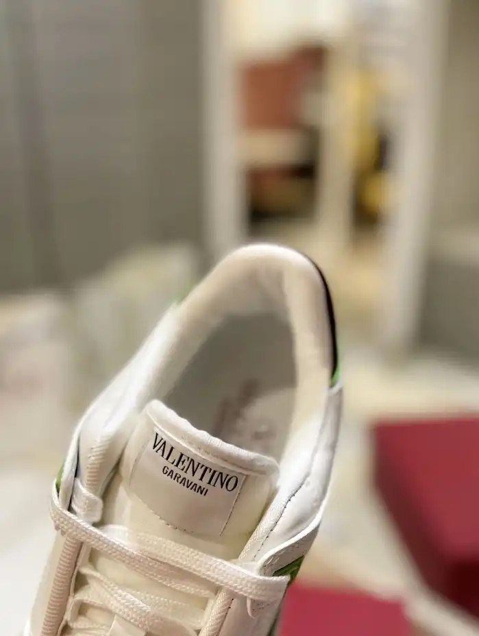 hype Valentino Sneakers