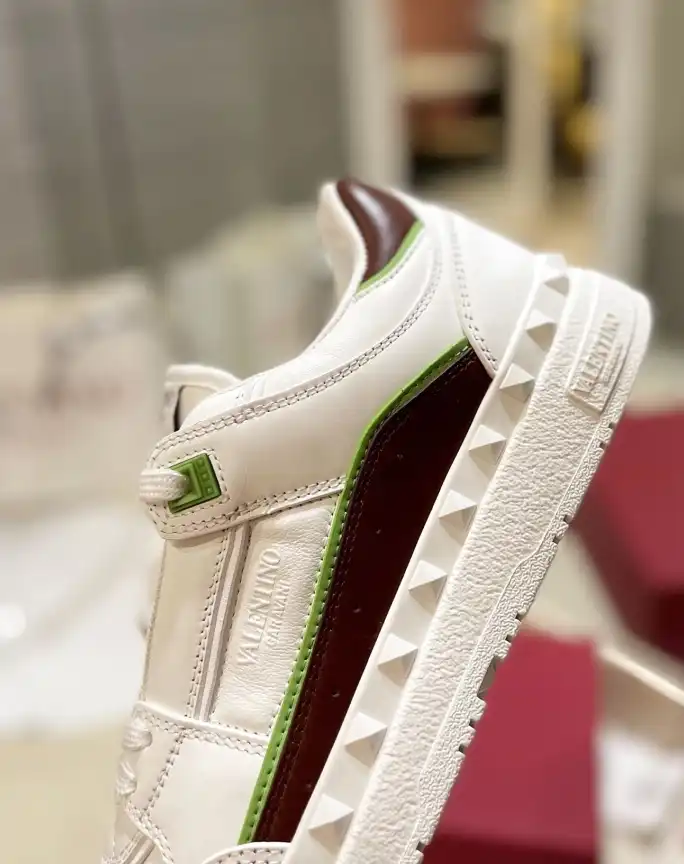 hype Valentino Sneakers