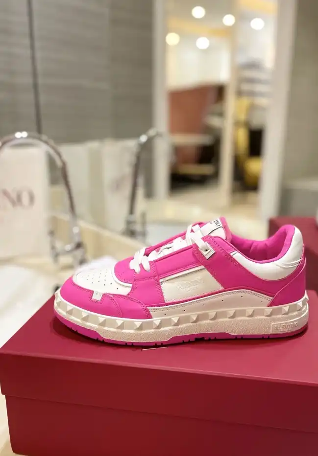 hype Valentino Sneakers