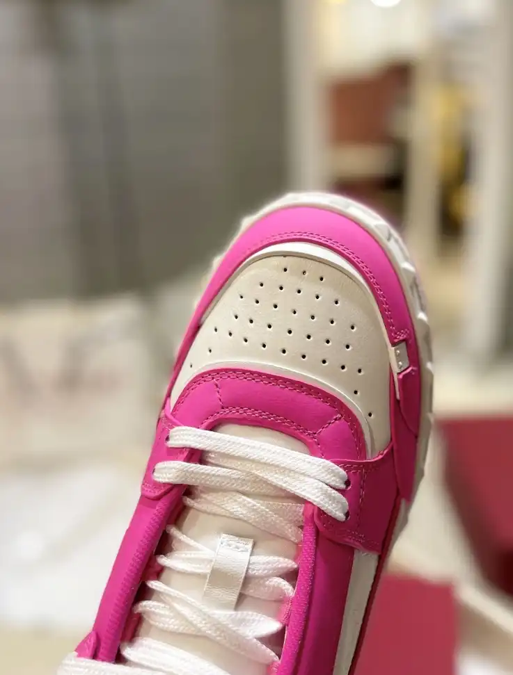 hype Valentino Sneakers