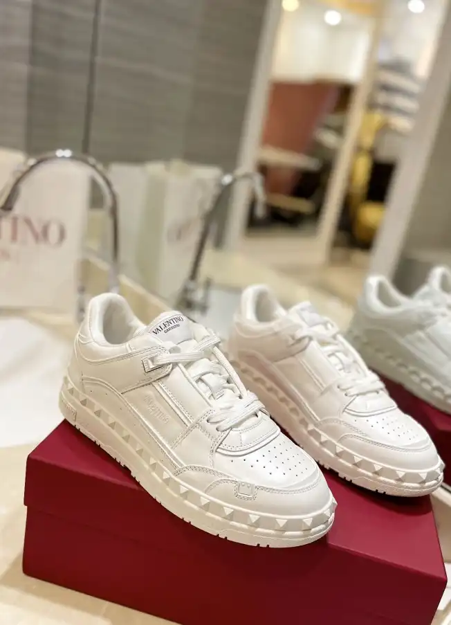 hype Valentino Sneakers