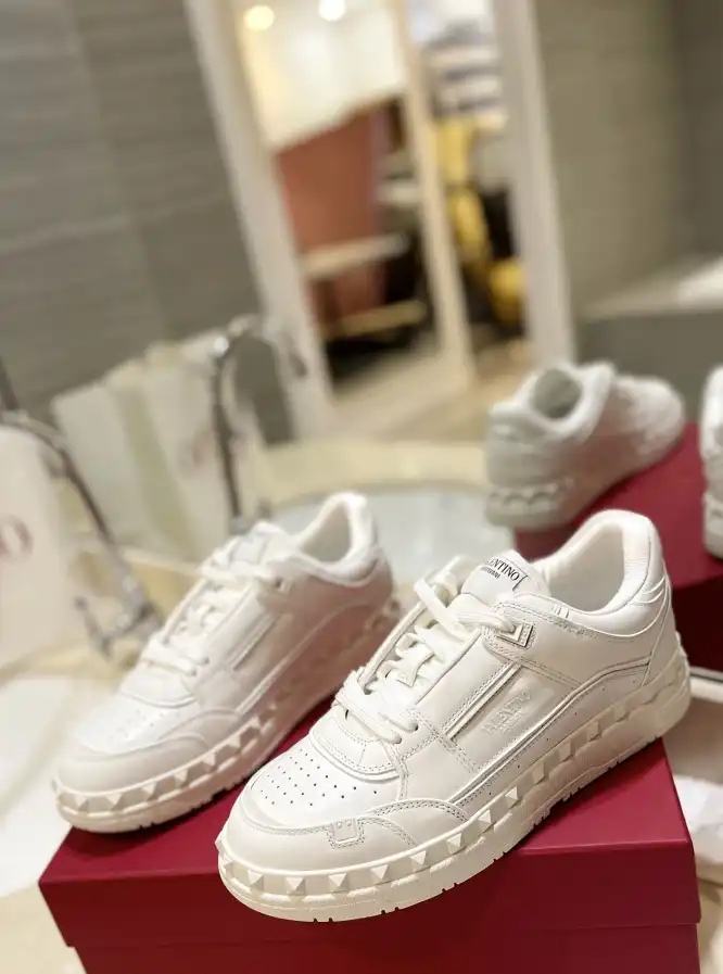 hype Valentino Sneakers