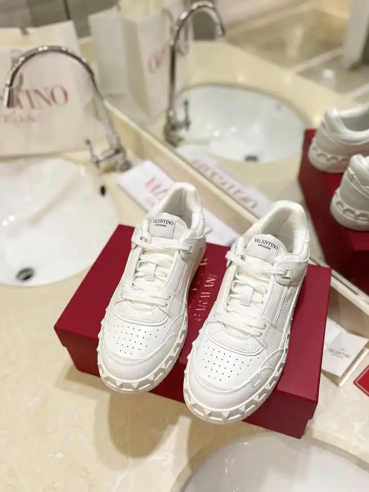 hype Valentino Sneakers