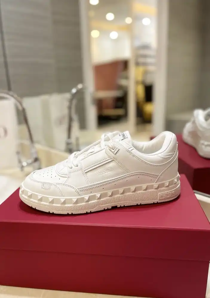 hype Valentino Sneakers