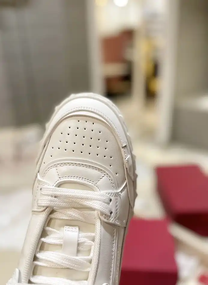 hype Valentino Sneakers