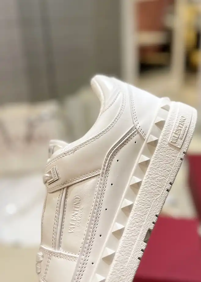 hype Valentino Sneakers