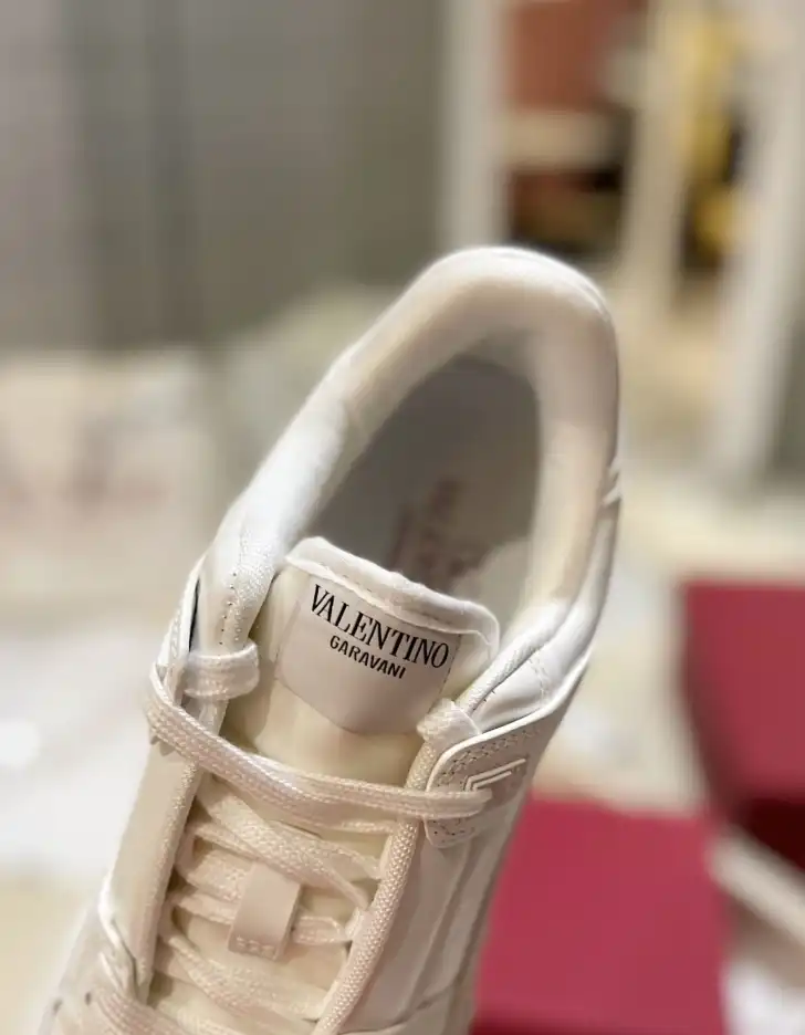 hype Valentino Sneakers