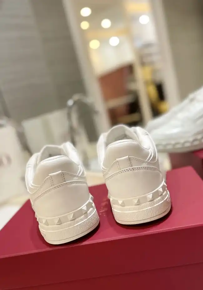 hype Valentino Sneakers