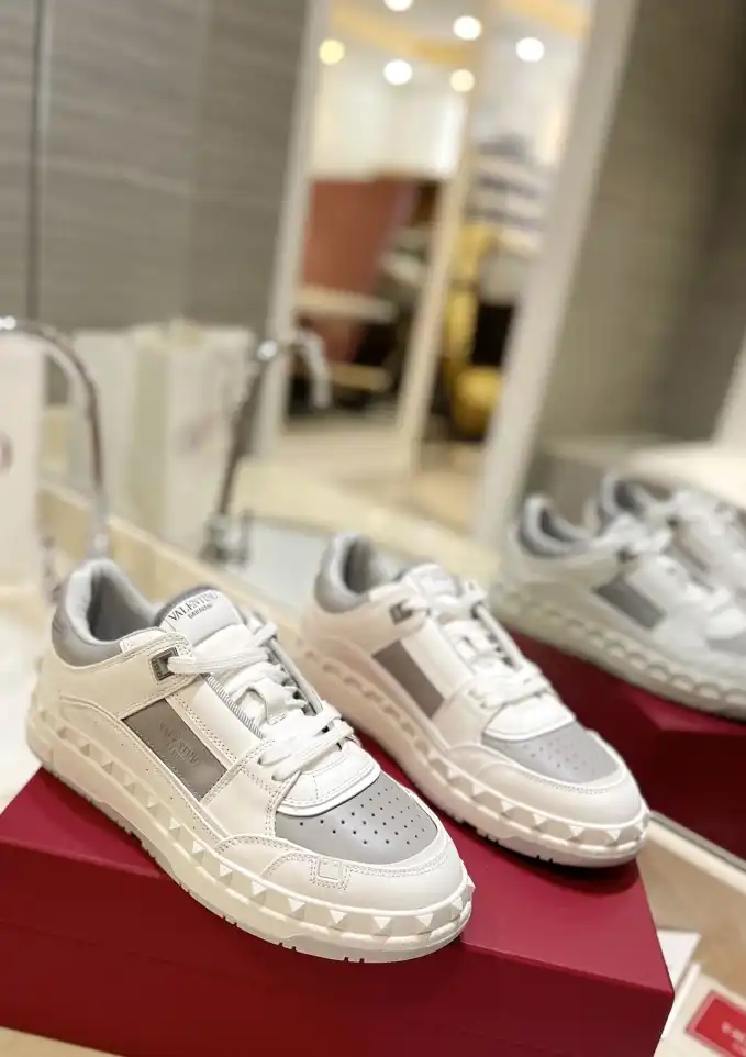 hype Valentino Sneakers