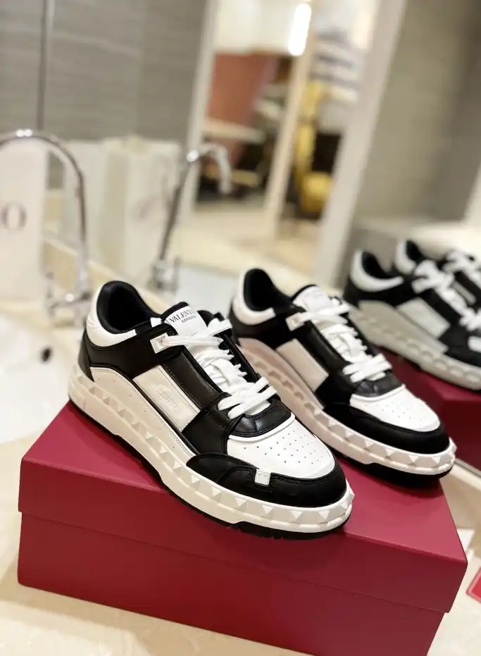 hype Valentino Sneakers