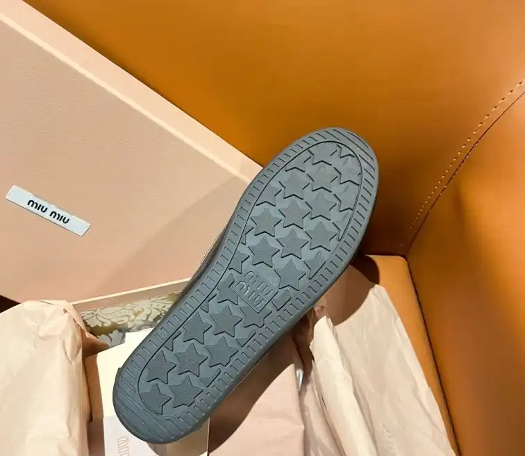 hype Miu Miu flat shoes