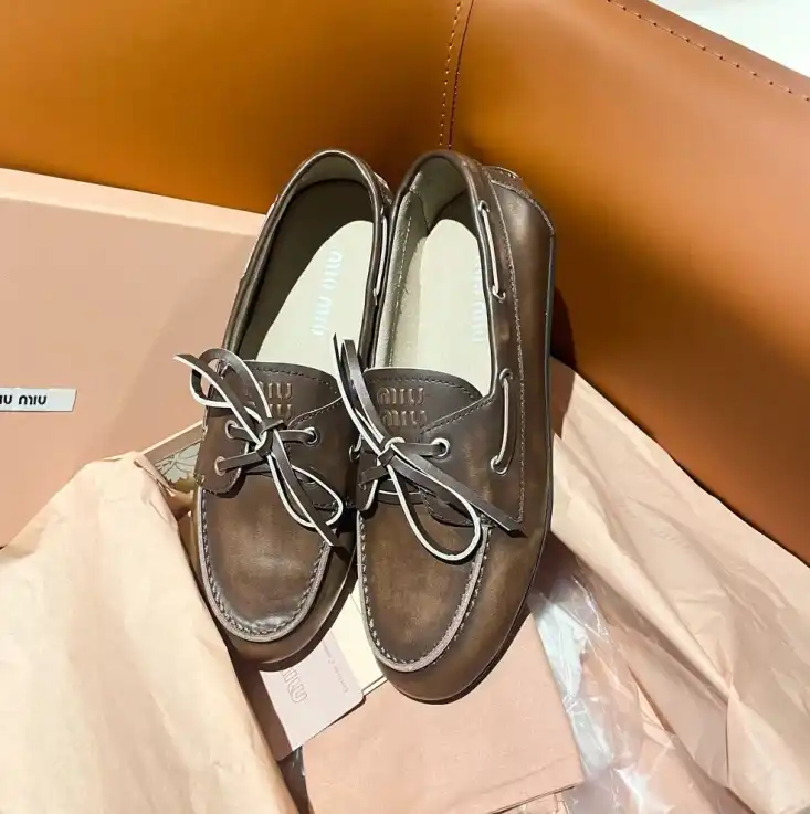 hype Miu Miu flat shoes