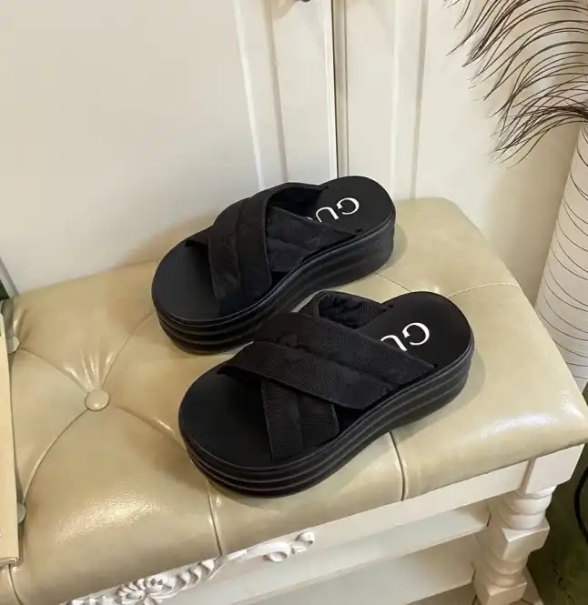 hype Gucci Slippers