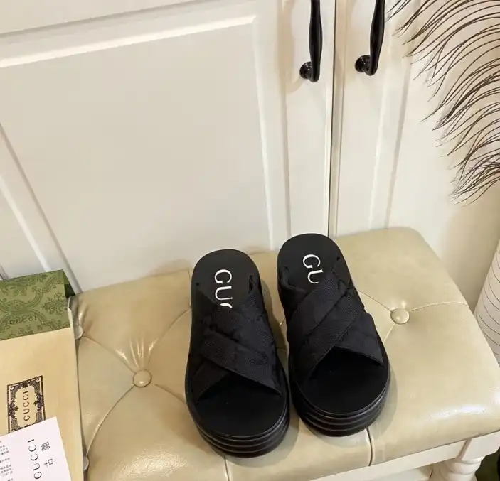 hype Gucci Slippers