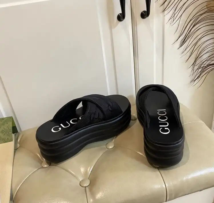 hype Gucci Slippers