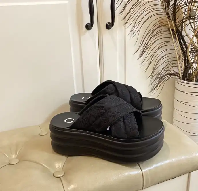 hype Gucci Slippers