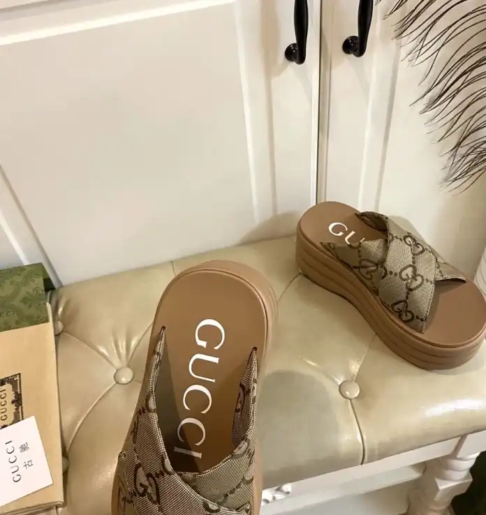 hype Gucci Slippers