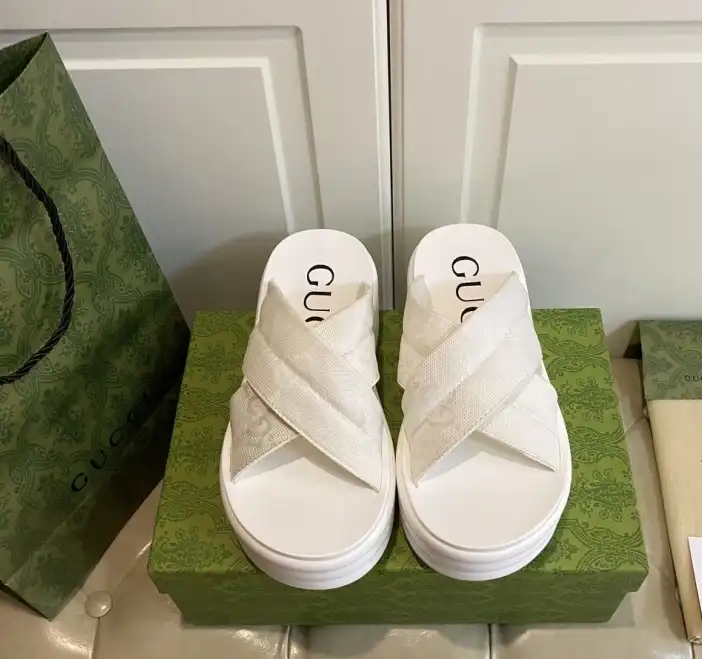 hype Gucci Slippers