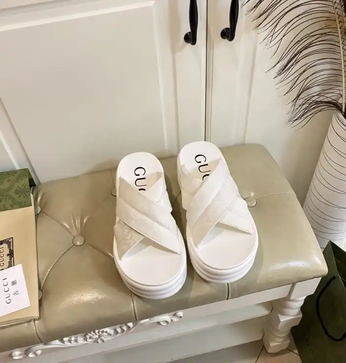 hype Gucci Slippers