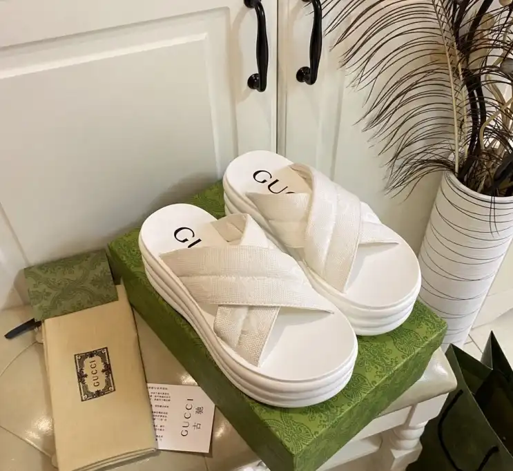 hype Gucci Slippers