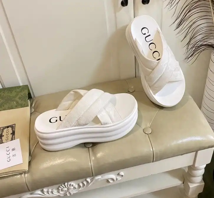 hype Gucci Slippers