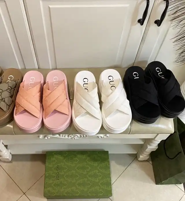 hype Gucci Slippers