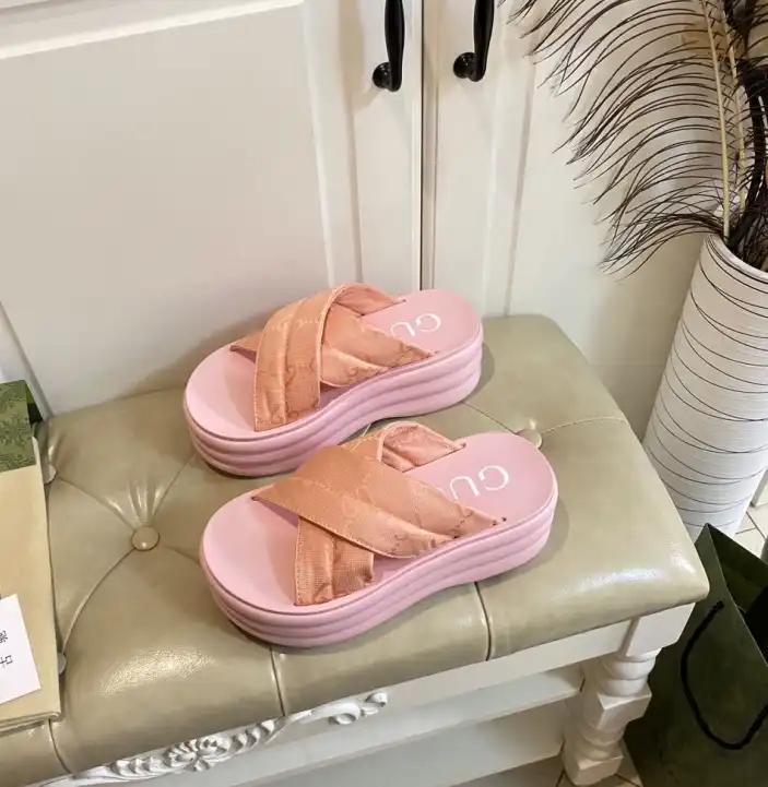 hype Gucci Slippers