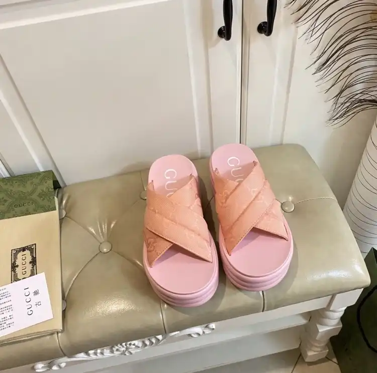 hype Gucci Slippers