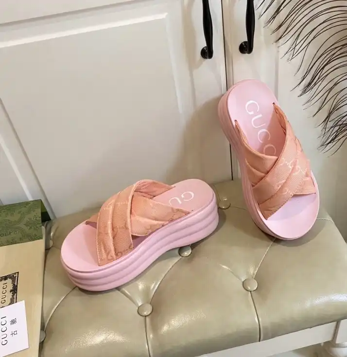 hype Gucci Slippers