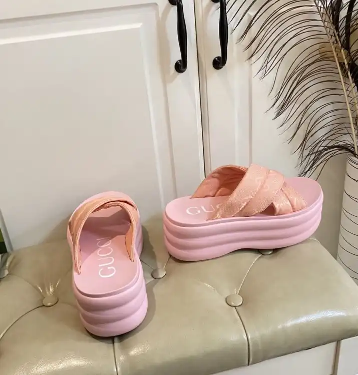 hype Gucci Slippers